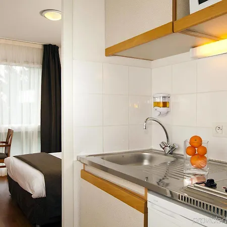 Sejours & Affaires La Beaujoire 2* Ναντ